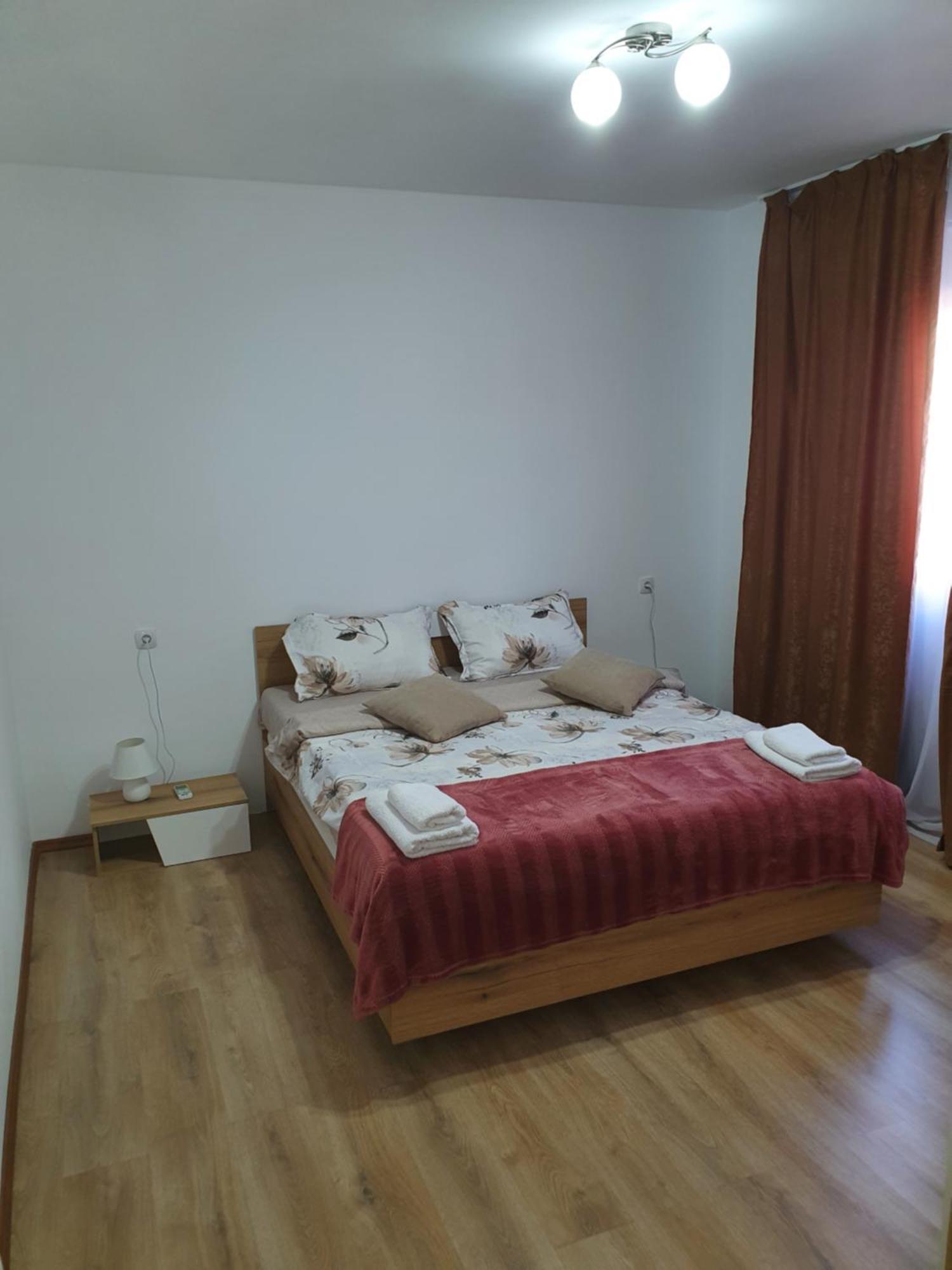 The Center Apartments Comfort Szandanszki Szoba fotó
