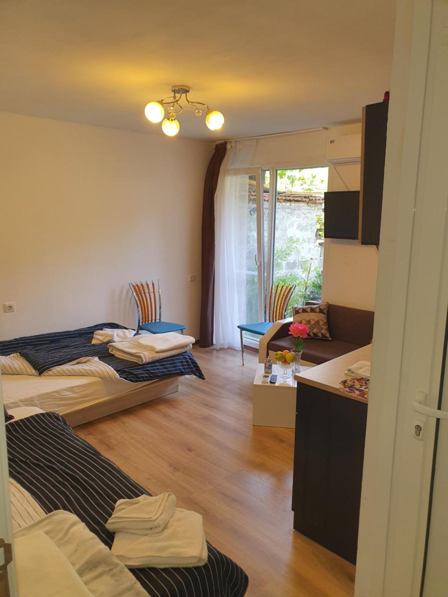 The Center Apartments Comfort Szandanszki Szoba fotó